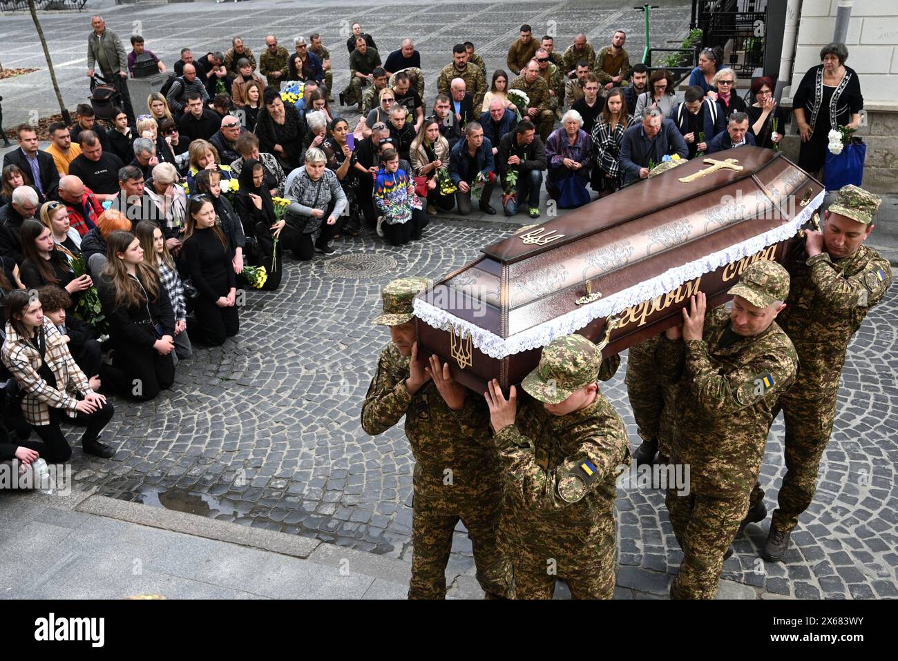 Lviv, Ukraine - 2 mai 2024 : funérailles de militaires ukrainiens tués au combat avec les troupes russes Banque D'Images