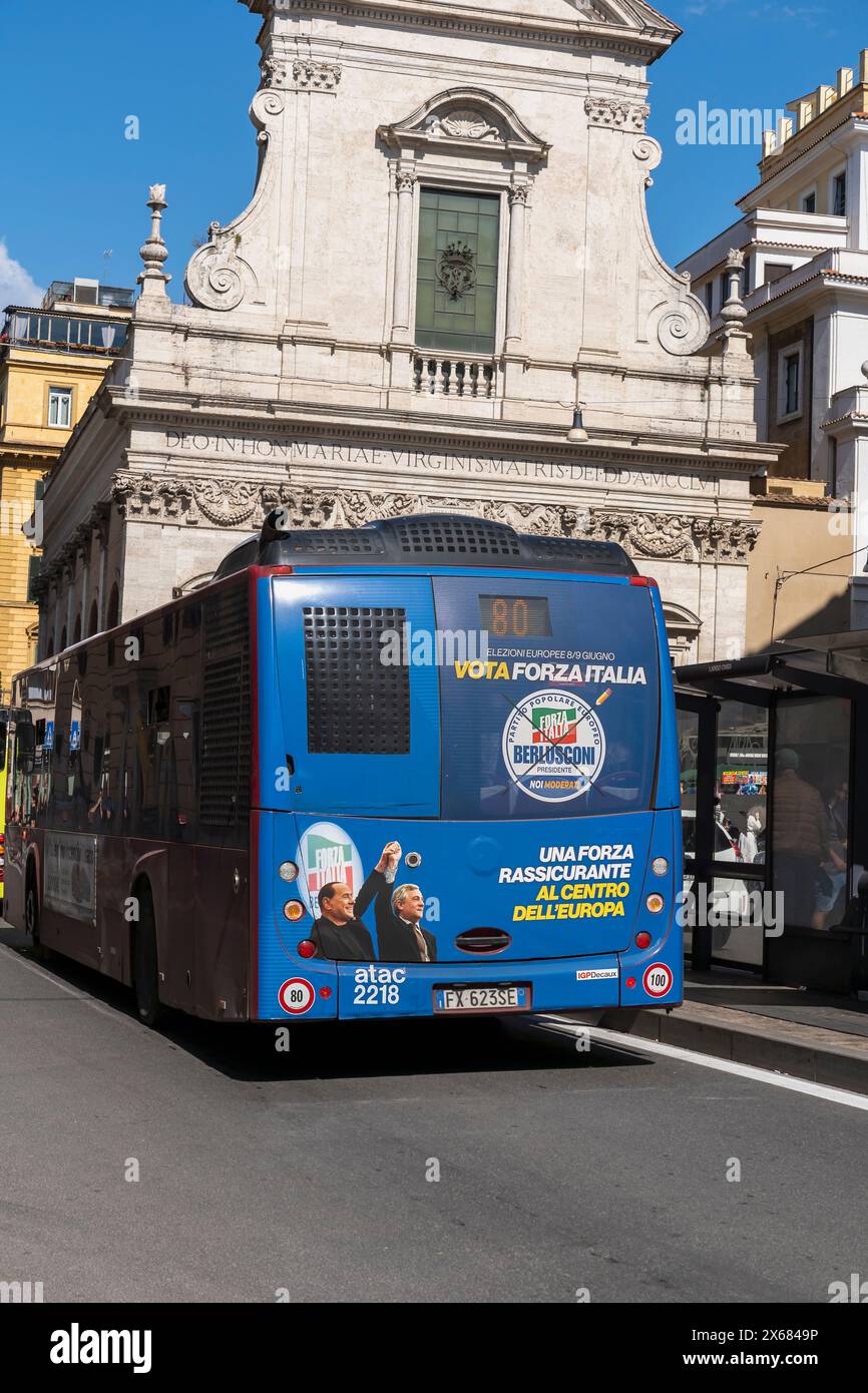 Élections européennes 2024. Antonio Tajani Vice-premier ministre italien, ministre des Affaires étrangères, chef du parti Forza Italia. Affiche de bus. Rome Italie, Europe, UE Banque D'Images