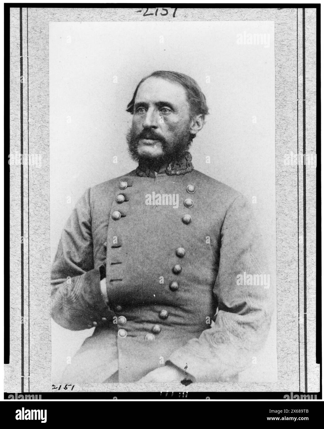 Brig. Général Thomas L. Clingman, portrait en demi-longueur, assis, tourné vers la gauche, . Collection de photographies de la guerre de Sécession., no 2151.. Clingman, T. L.--(Thomas Lanier),--1812-1897--Service militaire. Banque D'Images