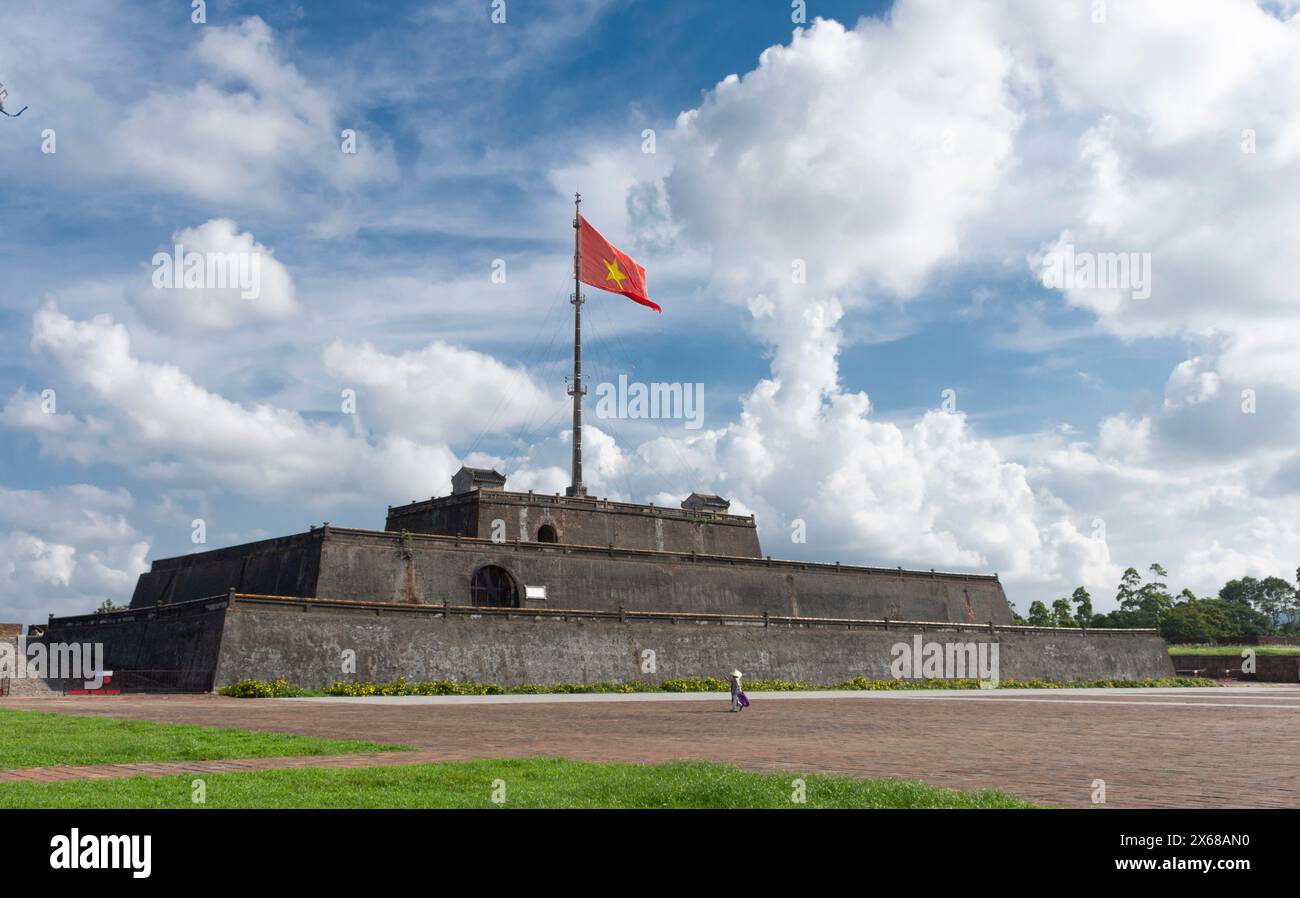 La Tour du drapeau - Citadelle de Hue Banque D'Images