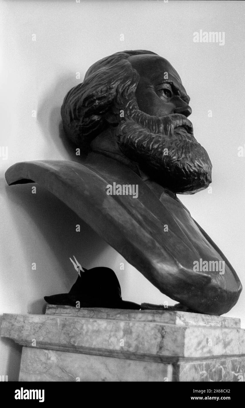 HUB Streik Deutschland, Berlin, 17.01.1991, Büste von Karl Marx in der Humboldtuniversität..., Â *** HUB Strike Germany, Berlin, 17 01 1991, buste de Karl Marx à l'Université Humboldt, Â Banque D'Images