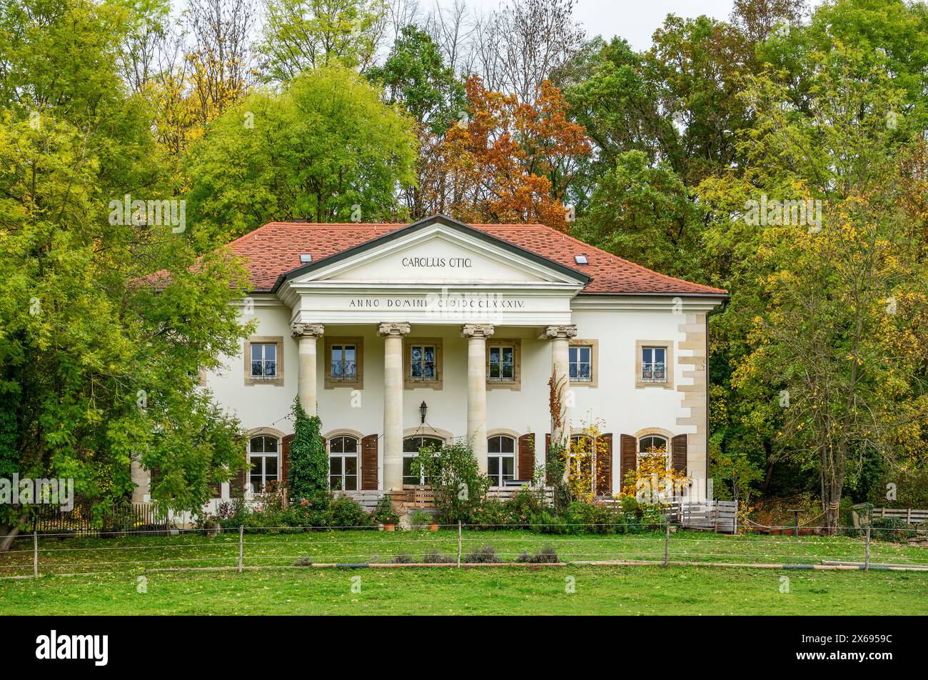 Ostfildern - Scharnhausen, palais de plaisance de Scharnhausen. En 1784, le duc Karl Eugen von Württemberg fit construire le palais pour son amant et plus tard son épouse Franziska von Hohenheim. Aujourd'hui, le palais abrite le HPZ Scharnhausen, un centre de physiothérapie et d'équitation thérapeutique Banque D'Images