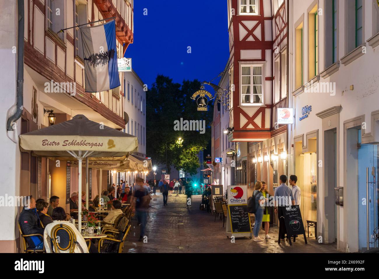 Trèves, rue Glockenstraße dans la vieille ville, restaurant en plein air, région de Moselle, Rhénanie-Palatinat, Allemagne Banque D'Images