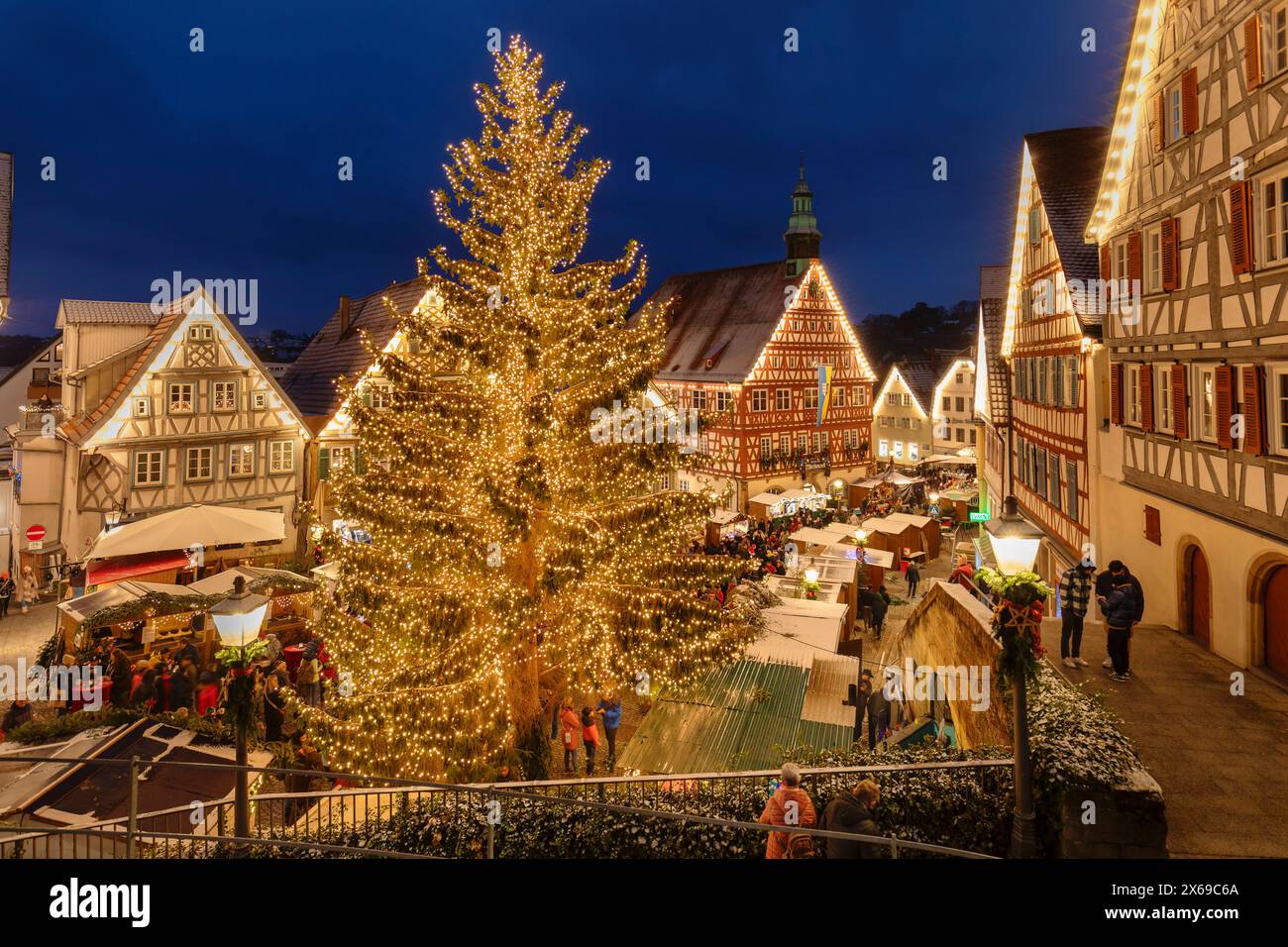 Marché de Noël sur la place du marché à Backnang, district de Rems Murr, Baden- Württemberg, Allemagne Banque D'Images