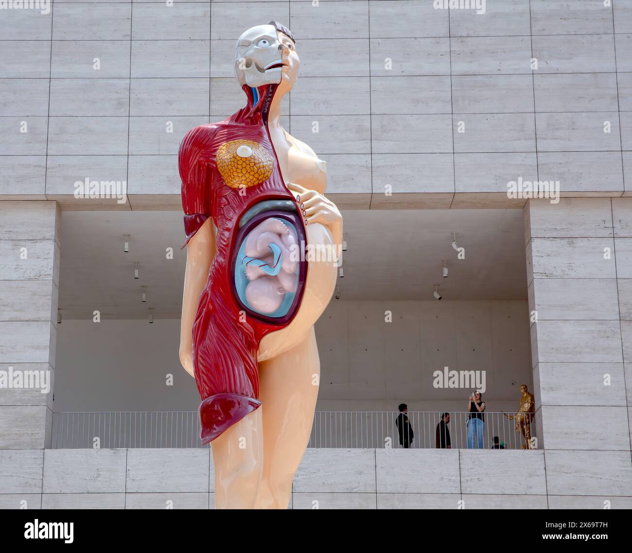 Statue de mère Vierge par Damien Hirst devant le Musée Jumex, Mexico, Mexique mai 2024 Banque D'Images