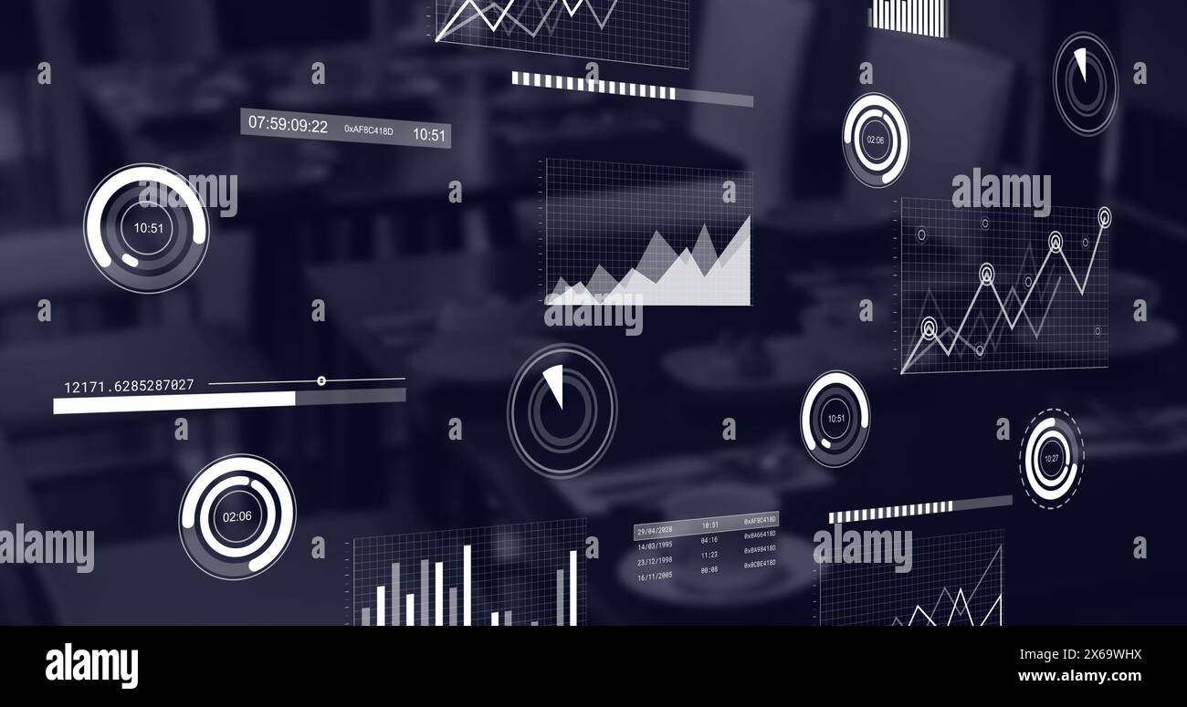 Image de cercles de chargement, plusieurs graphiques et minuterie sur le réglage de place sur la table à manger Banque D'Images