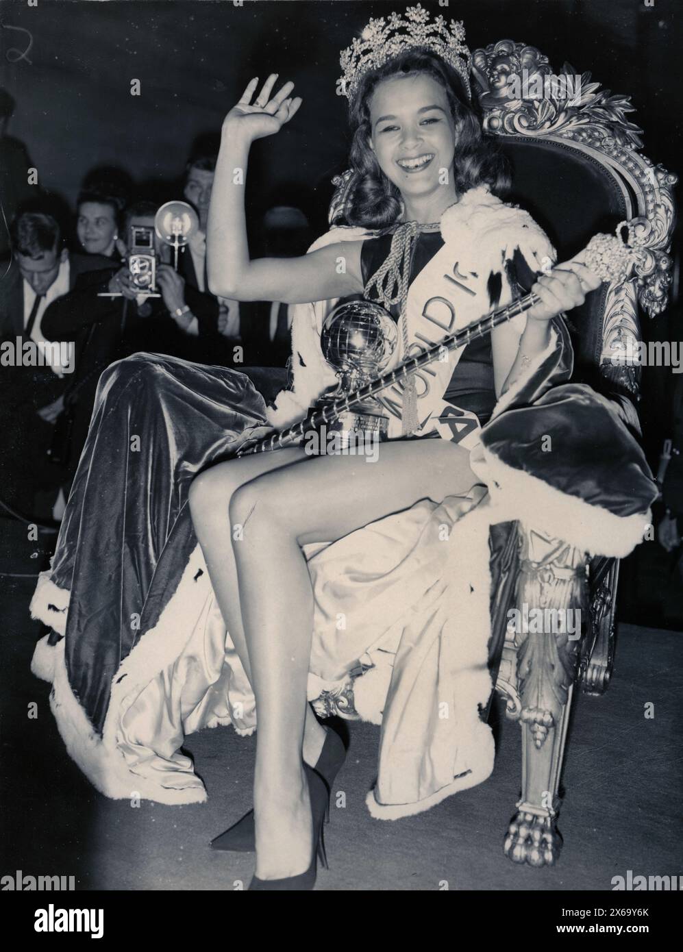 11 juillet 1963 : Miss monde 1963 est la 13e édition du concours Miss monde, qui s'est tenu le 7 novembre 1963 au Lyceum Ballroom de Londres, au Royaume-Uni. La gagnante CAROLE JOAN CRAWFORD de Jamaïque a été couronnée Miss monde 1963, avec la deuxième place Miss Nouvelle-Zélande (Elaine Miscall), la troisième Miss Finlande (Marja-Lilsa), la quatrième Miss Danemark (Aino Korva), et la cinquième Miss Suède (Greta Quiberg. (Crédit image : © Keystone Press Agency/ZUMA Press Wire) USAGE ÉDITORIAL SEULEMENT! Non destiné à UN USAGE commercial ! Banque D'Images