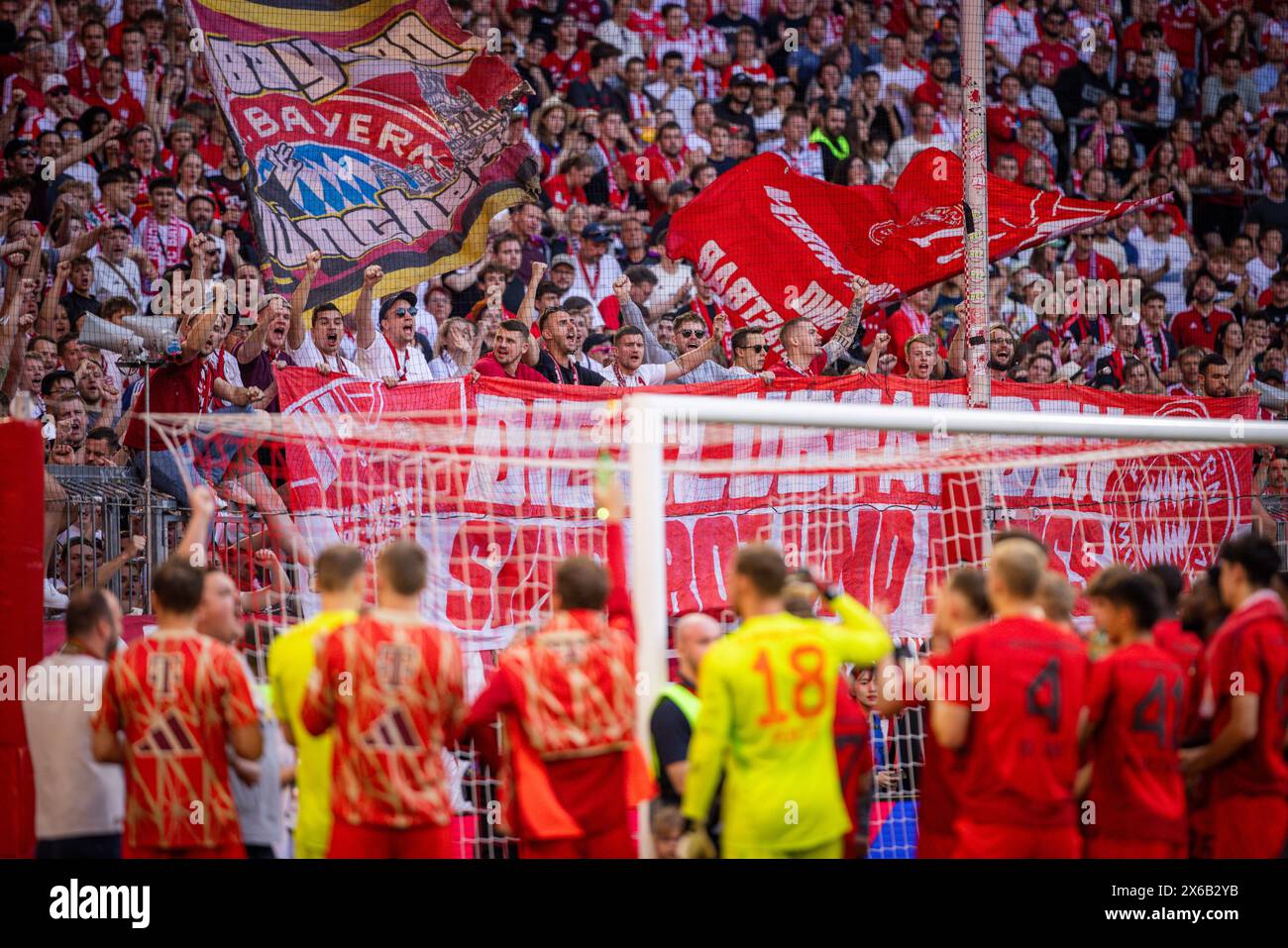 Munich, Allemagne.12 mai 2024. Ultras im Dialog mit Bayern Spielern FC Bayern Munich - VfL Wolfsburg 12.05.2024 Copyright (nur für journalistisch Banque D'Images