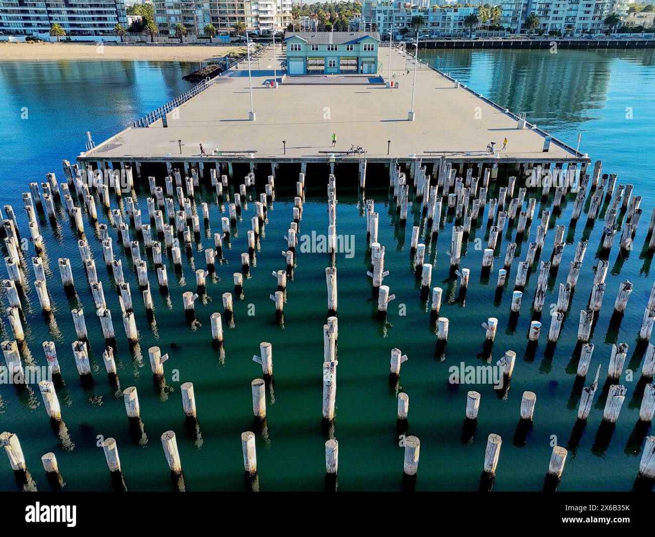 Port Melbourne, Australie. Les pylônes historiques de Princes Pier à Port Melbourne. Banque D'Images
