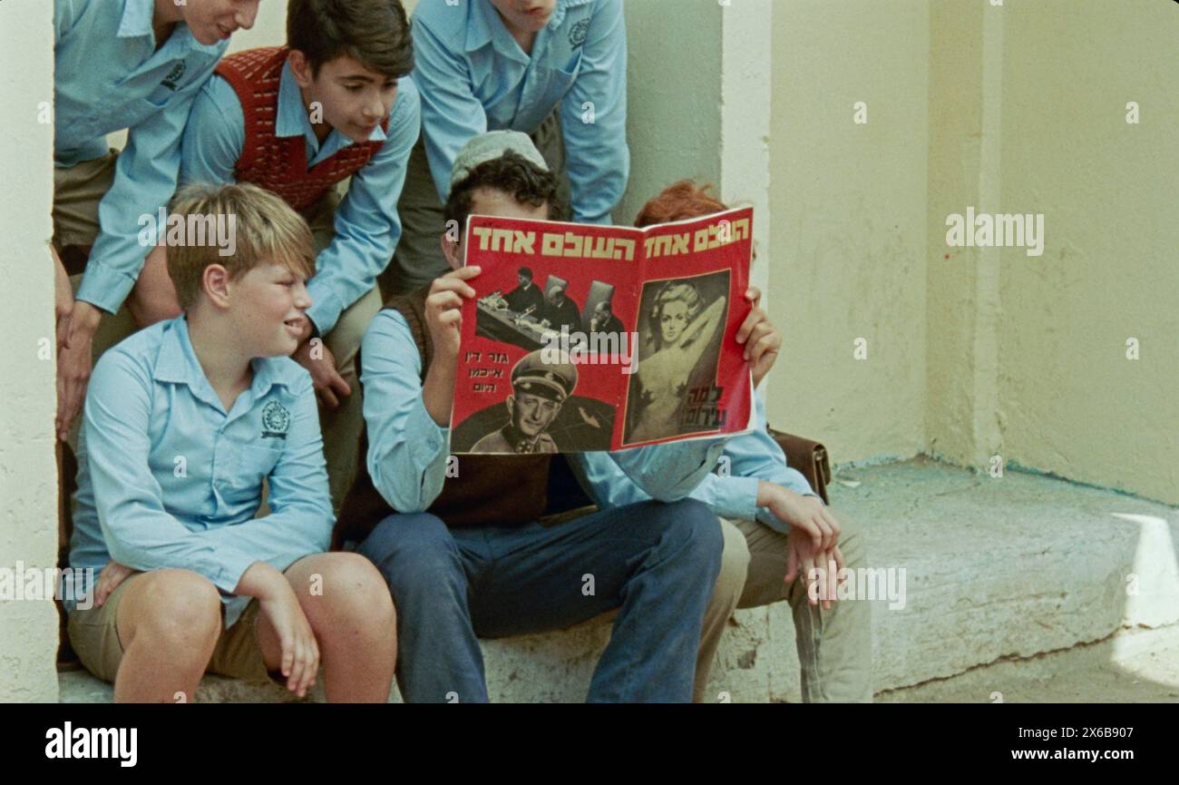 June Zero (2022) réalisé par Jake Paltrow avec Koby Aderet, Adam Gabay et Tzahi Grad. Un film captivant examine le procès d'Adolf Eichmann, capturant l'empathie et l'humanisme au milieu des atrocités commises pendant la seconde Guerre mondiale. Publicité encore.***USAGE ÉDITORIAL SEULEMENT*** crédit : BFA / Cohen Media Group Banque D'Images