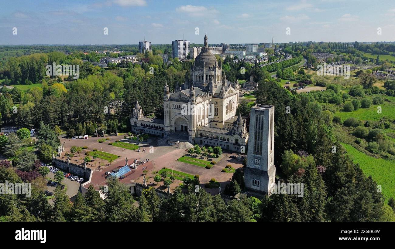 Drone photo basilique Lisieux France Europe Banque D'Images