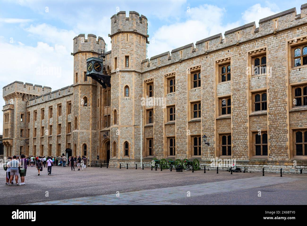 Londres, Royaume-Uni - 30 juin 2010 : la Tour de Londres, Waterloo Block. Old Waterloo Barracks pour soldats, abritant maintenant les joyaux de la Couronne. Banque D'Images