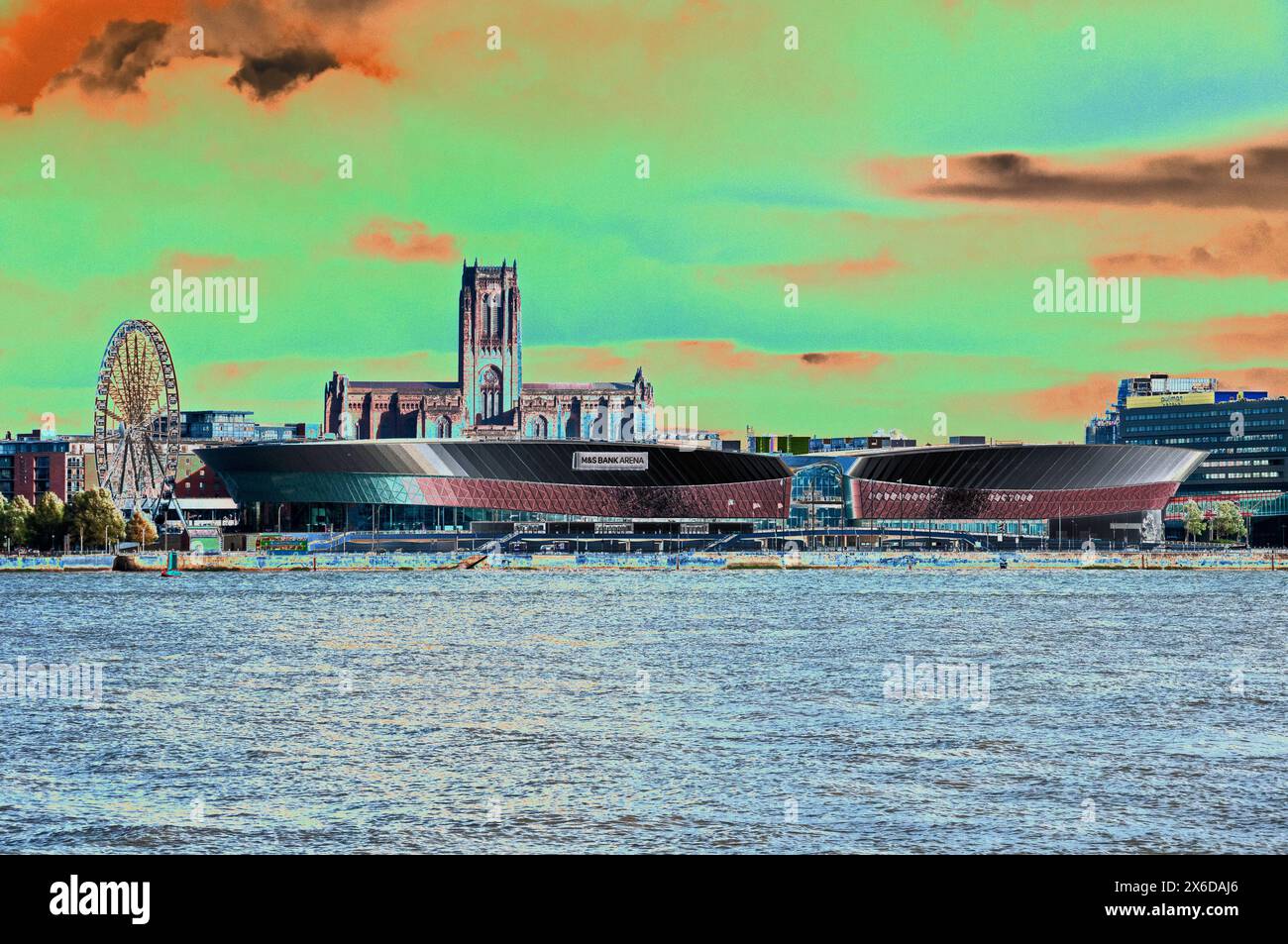 Stranger Than Fiction - vue d'un autre monde - M&S Bank Arena & Liverpool Cathedral Banque D'Images