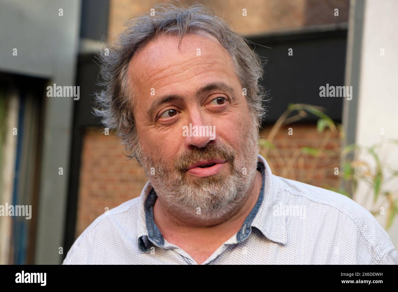 Jaco Vandormael dans les coulisses, au Théâtre 140 à Bruxelles pendant le Festival du film de Bruxelles | au Theatre 140, c'est la fete a Yolande Moreau pendentif Banque D'Images