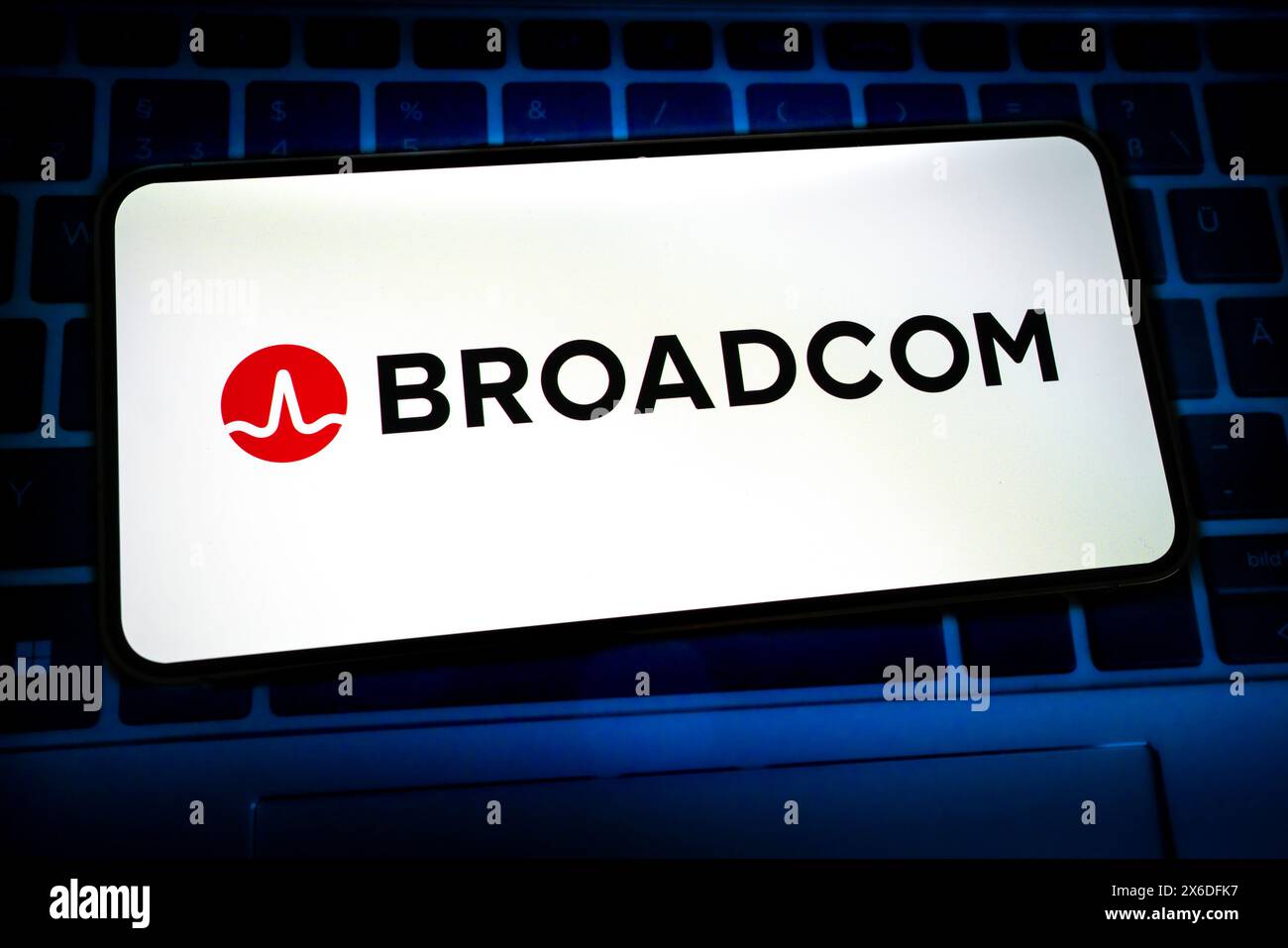 Logo de la société Broadcom affiché sur un périphérique mobile Banque D'Images