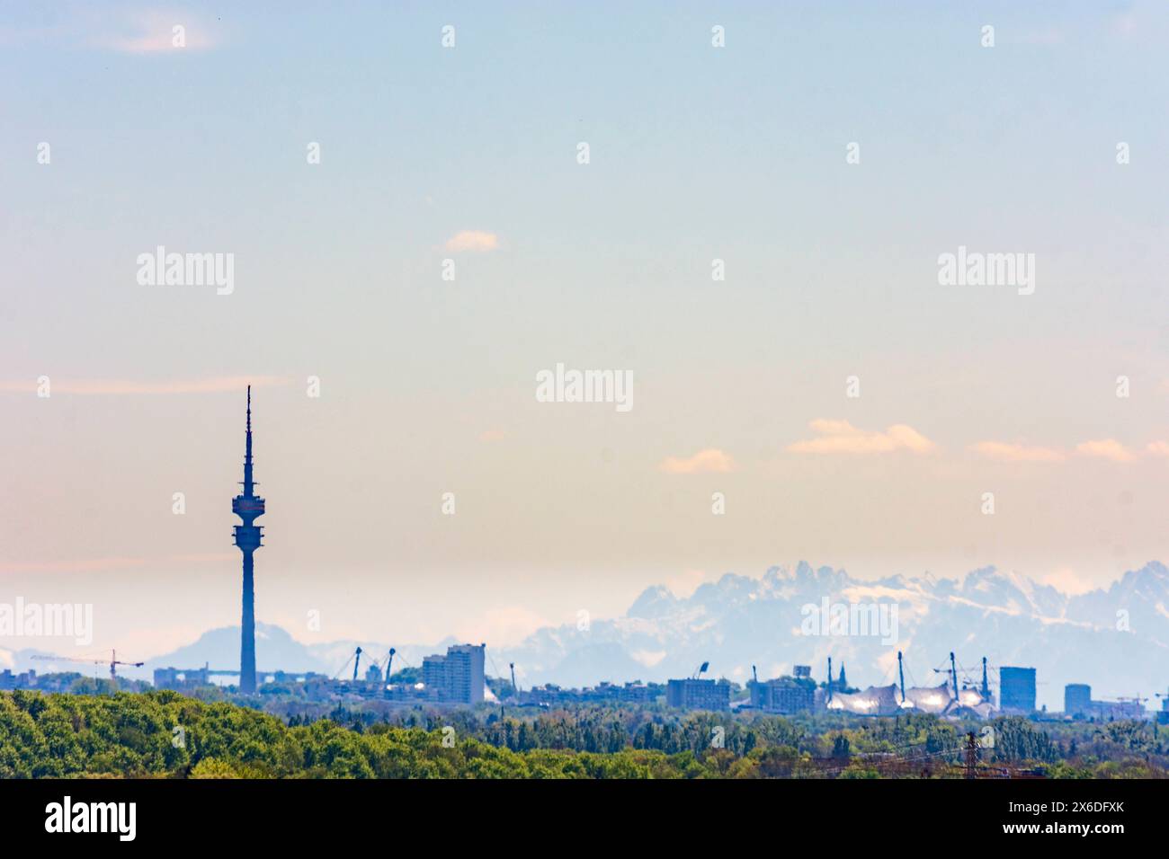 Vue sur Munich et les Alpes à foehn vent Dachau Oberbayern, Münchner Umland, jusqu'au Bayern, Bavière Allemagne Banque D'Images