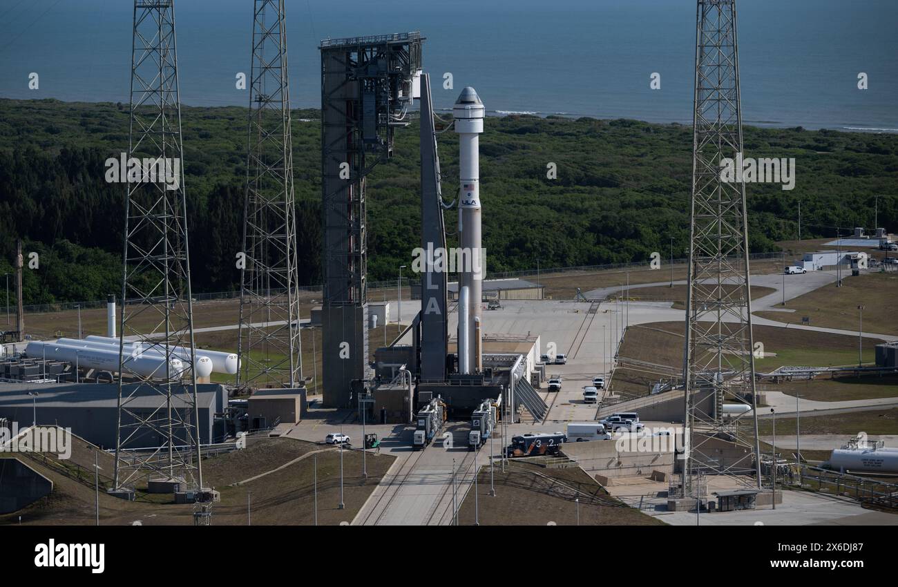 Cap Canaveral (États-Unis d'Amérique). 08 mai 2024. Le vaisseau spatial Boeing CST-100 Starliner au-dessus de la fusée ULA Atlas V sur le complexe de lancement spatial-41 au Kennedy Space Center, le 8 mai 2024, à Cape Canaveral, en Floride. Le premier lancement du test en vol en équipage à bord du Starliner a été retardé jusqu'au 21 mai à cause de problèmes avec le système de propulsion du vaisseau spatial. Crédit : Joel Kowsky/NASA photo/Alamy Live News Banque D'Images