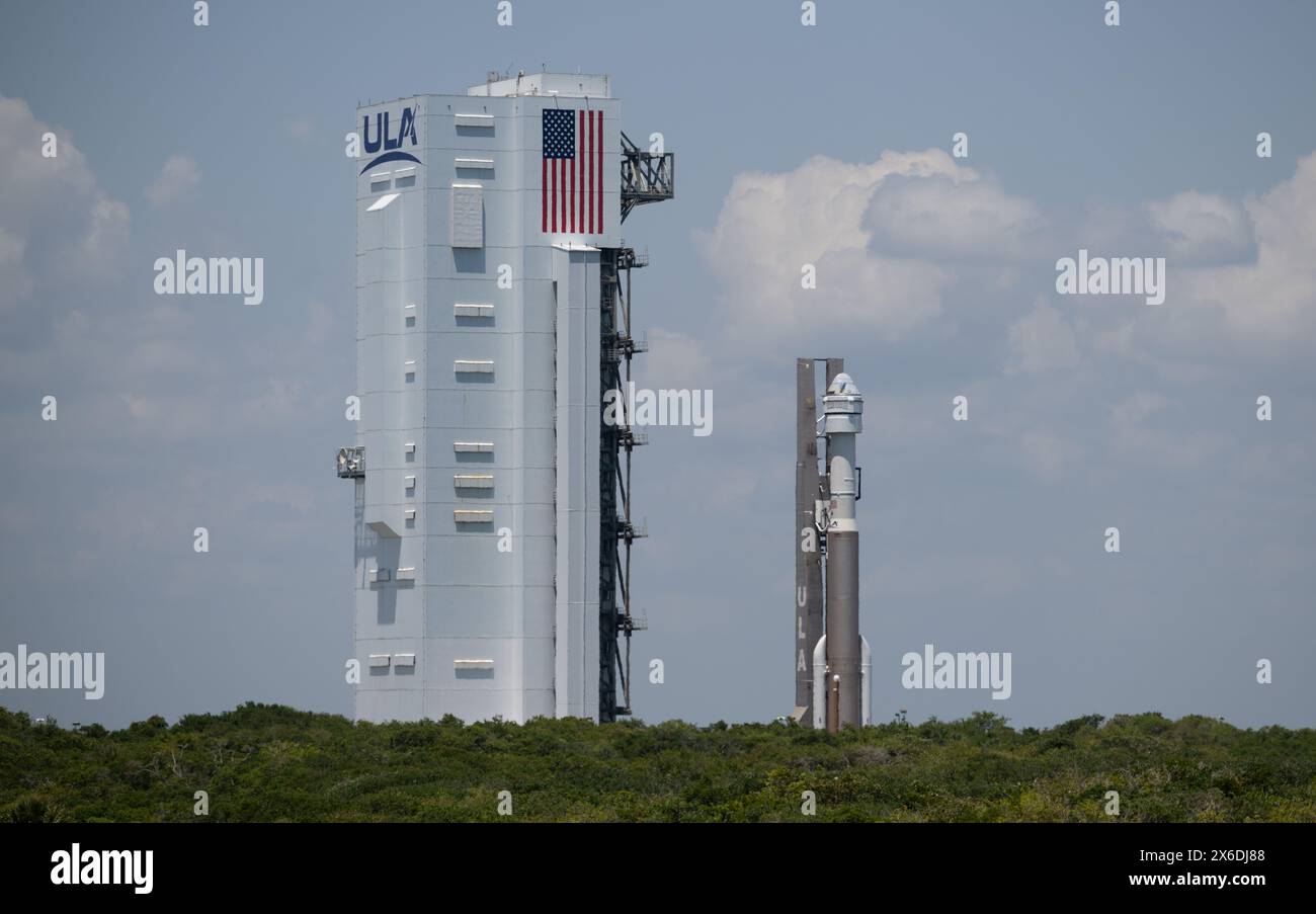 Cap Canaveral (États-Unis d'Amérique). 08 mai 2024. Le vaisseau spatial Boeing CST-100 Starliner au-dessus de la fusée ULA Atlas V sur le complexe de lancement spatial-41 au Kennedy Space Center, le 8 mai 2024, à Cape Canaveral, en Floride. Le premier lancement du test en vol en équipage à bord du Starliner a été retardé jusqu'au 21 mai à cause de problèmes avec le système de propulsion du vaisseau spatial. Crédit : Joel Kowsky/NASA photo/Alamy Live News Banque D'Images