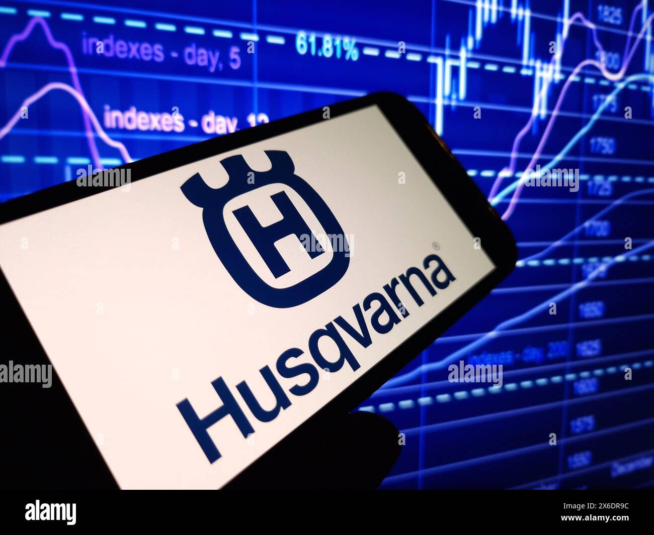 Konskie, Pologne - 13 mai 2024 : logo Husqvarna affiché sur le téléphone portable Banque D'Images