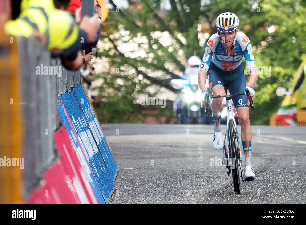 Bocca Della Selva, Italie. 14 mai 2024. Romain Bardet est un cycliste de route français qui court pour le Team DSM-Firmenich PostNL, lors de la dixième étape du Giro d'Italia, au départ de Pompéi et en arrivant à Bocca Della Selva. Bocca della selva, Italie, 14 mai 2024. (Photo de Vincenzo Izzo/Sipa USA) crédit : Sipa USA/Alamy Live News Banque D'Images