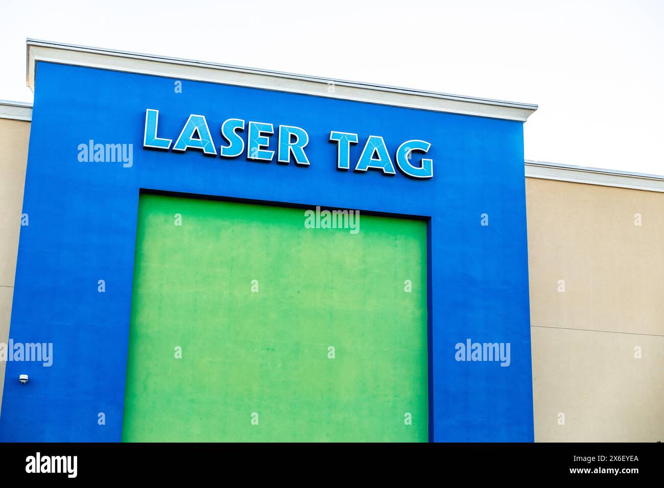 Centre de loisirs à dix broches dans la ville de Turlock, dans la vallée centrale de Californie, avec arcades, salles de réunion de bowling, jeu laser, fêtes privées Banque D'Images