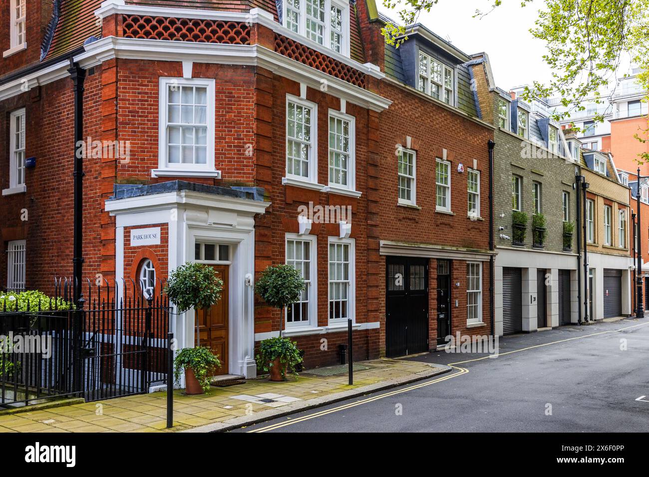 Wood’s Mews, Londres, lundi 29 avril 2024. Photo : David Rowland / One-Image.com Banque D'Images
