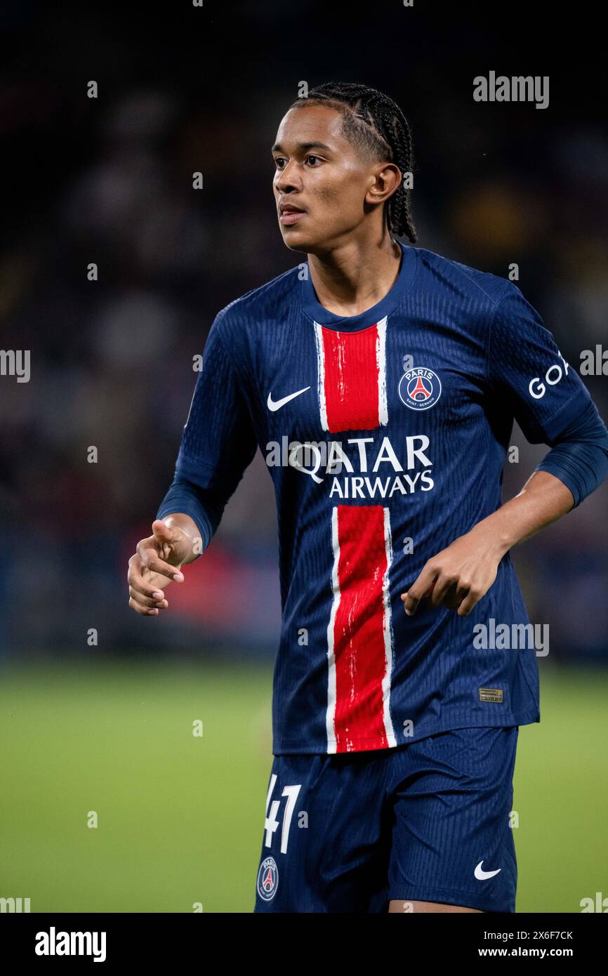 PARIS, FRANCE - 12 MAI : Senny Mayulu du Paris Saint-Germain lors du match de Ligue 1 Uber Eats entre le Paris Saint-Germain et le Toulouse FC au Parc de Banque D'Images