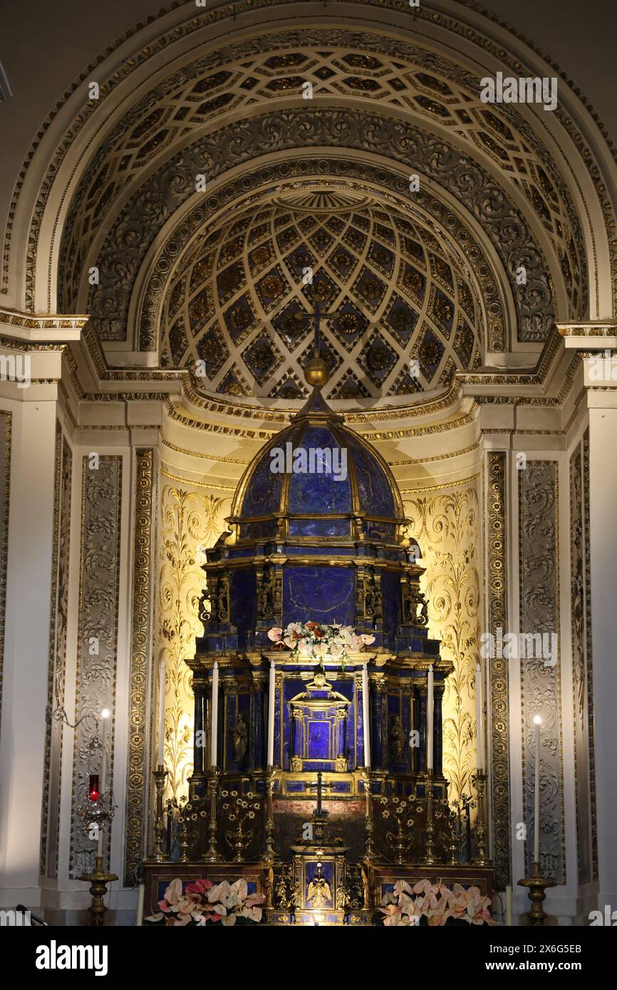 Chapelle du Saint-Sacrement et le crucifix de l'autel dans la cathédrale de Palerme en Sicile Italie Banque D'Images