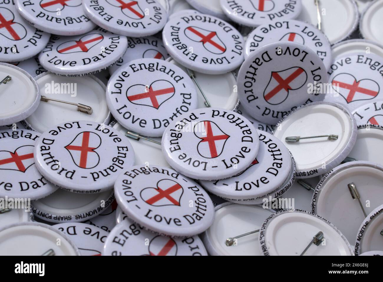 J'adore les badges de bouton pin drapeau de la St Georges de l'Angleterre. 23 mars 2019 2010s UK HOMER SYKES Banque D'Images