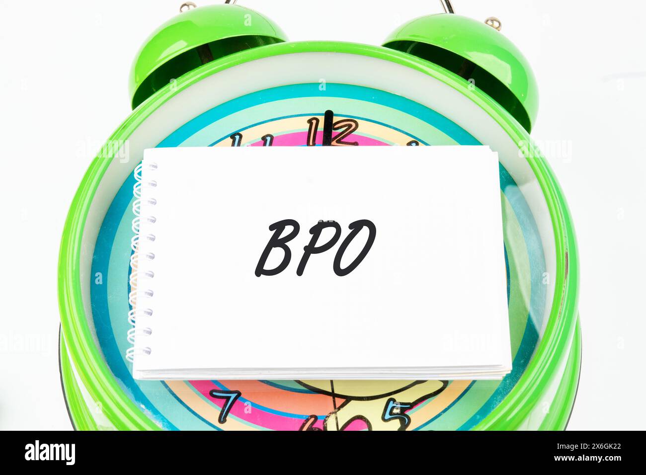 BPO - abréviation de Business Process Outsourcing. BPO sur une carte de visite sur le cadran de la montre Banque D'Images