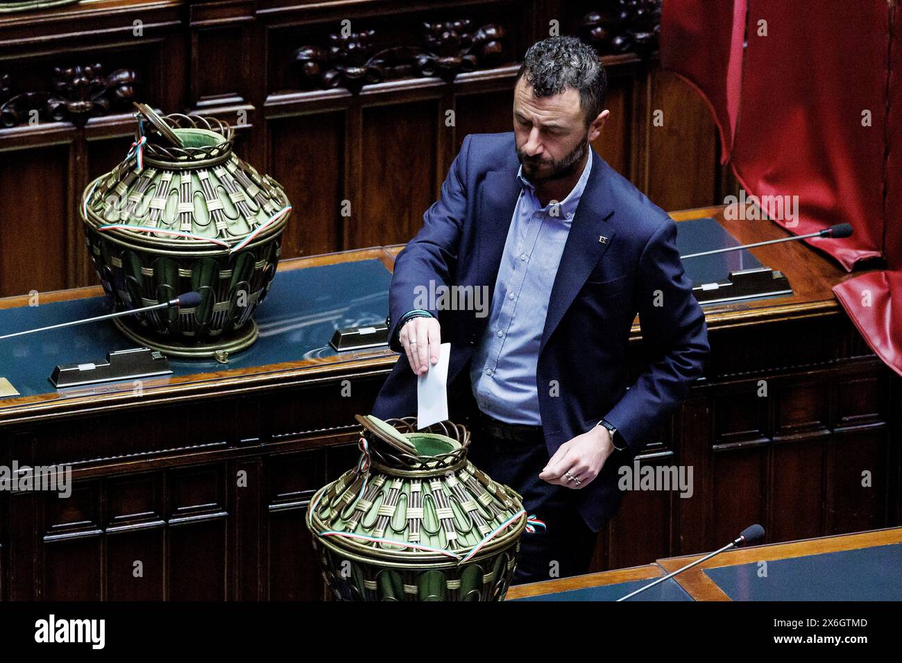 Roma, Italie. 15 mai 2024. Il deputato Emanuele Pozzolo alla Camera dei deputati durante la chiama per l'elezione di un giudice della Corte costituzionale. Roma, Mercoled&#xec;, 15 Maggio 2024 (Foto Roberto Monaldo/LaPresse) député Emanuele Pozzolo à la Chambre des députés lors du vote pour l'élection d'un juge de la Cour constitutionnelle. Rome, mercredi 15 mai 2024 (photo de Roberto Monaldo/LaPresse) crédit : LaPresse/Alamy Live News Banque D'Images