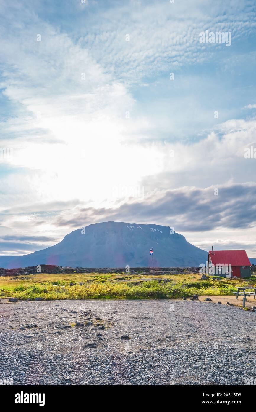 Cabane Thorsteinsskali et camping au milieu de nulle part, dans le désert volcanique le plus meurtrier des Highlands près d'Askja, Islande Banque D'Images