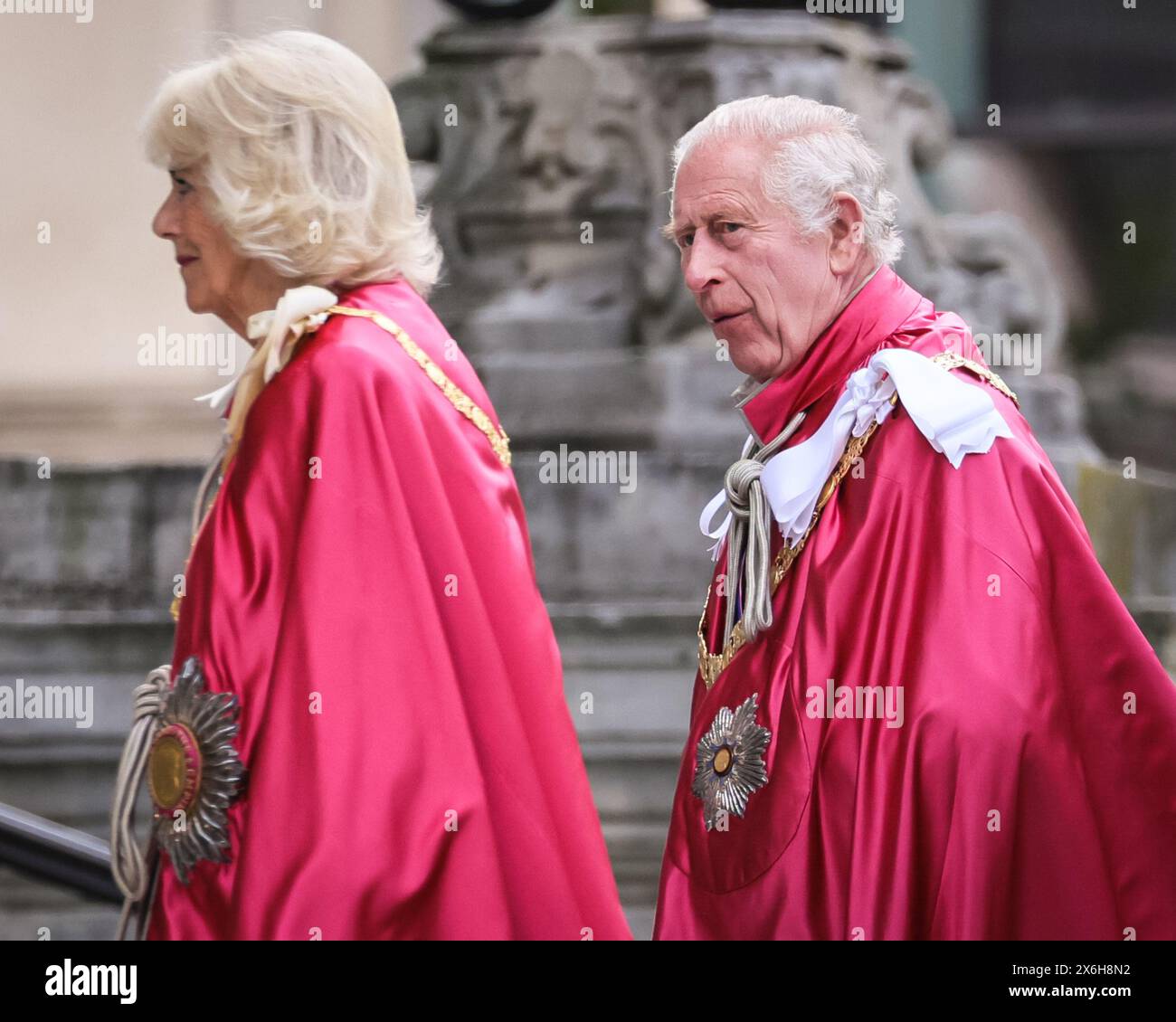 Londres, Royaume-Uni. 15 mai 2024. Le roi et la reine arrivent dans leurs robes de cérémonie. Leurs Majestés le roi Charles III et la reine Camilla assistent aujourd'hui à un service de dédicace pour l'ordre de l'Empire britannique à la cathédrale Saint-Paul de Londres. Le service cérémoniel est suivi par les titulaires des prix de l'ordre, ainsi que de nombreux autres. Crédit : Imageplotter/Alamy Live News Banque D'Images