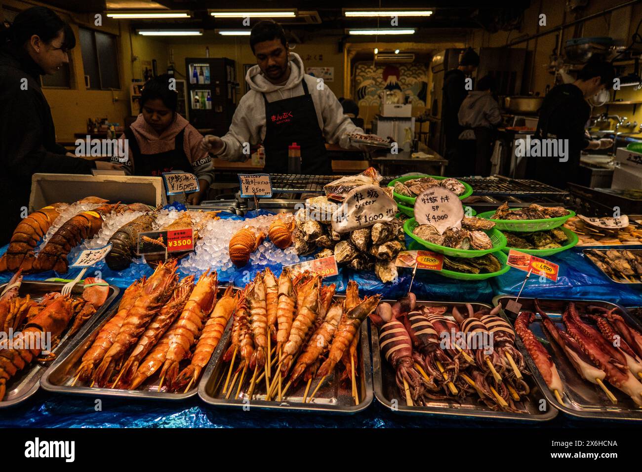 Fruits de mer frais à vendre au marché Kuromon Ichiba, Osaka, Japon Banque D'Images