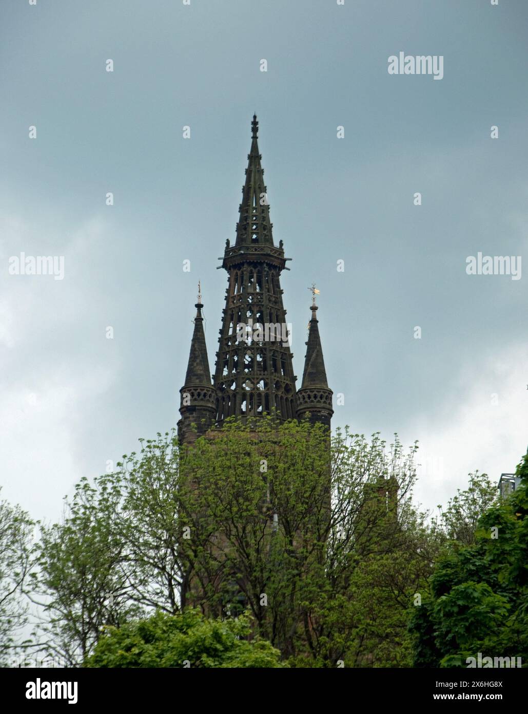 Sir George Gilbert Scott a conçu les bâtiments principaux de l'université et il a planifié une flèche recouverte de plomb pour la tour, mais il est mort avant qu'elle ne soit achevée. Banque D'Images