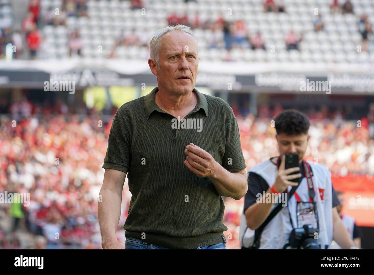 Fußball : 1. Bundesliga 2023 / 2024, 33. Spieltag, SC Freiburg vs. 1. FC Heidenheim, Europa-Park-Stadion Freiburg : entraîneur de Freiburg Christian Streich Freiburg im Breisgau Europa-Park-Stadion Deutschland *** Football 1 Bundesliga 2023 2024, Journée 33, SC Freiburg vs 1 FC Heidenheim, Europa Park Stadion Freiburg Fribourg entraîneur Christian Streich Freiburg im Breisgau Europa Park Stadion Germany Copyright : xJoeranxSteinsiekx Banque D'Images