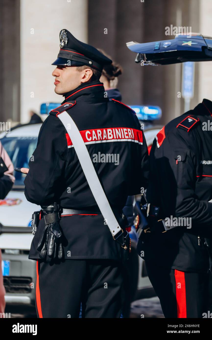 Rome, Italie - 27 décembre 2023 : un carabinier à Rome, gendarmerie nationale italienne Banque D'Images