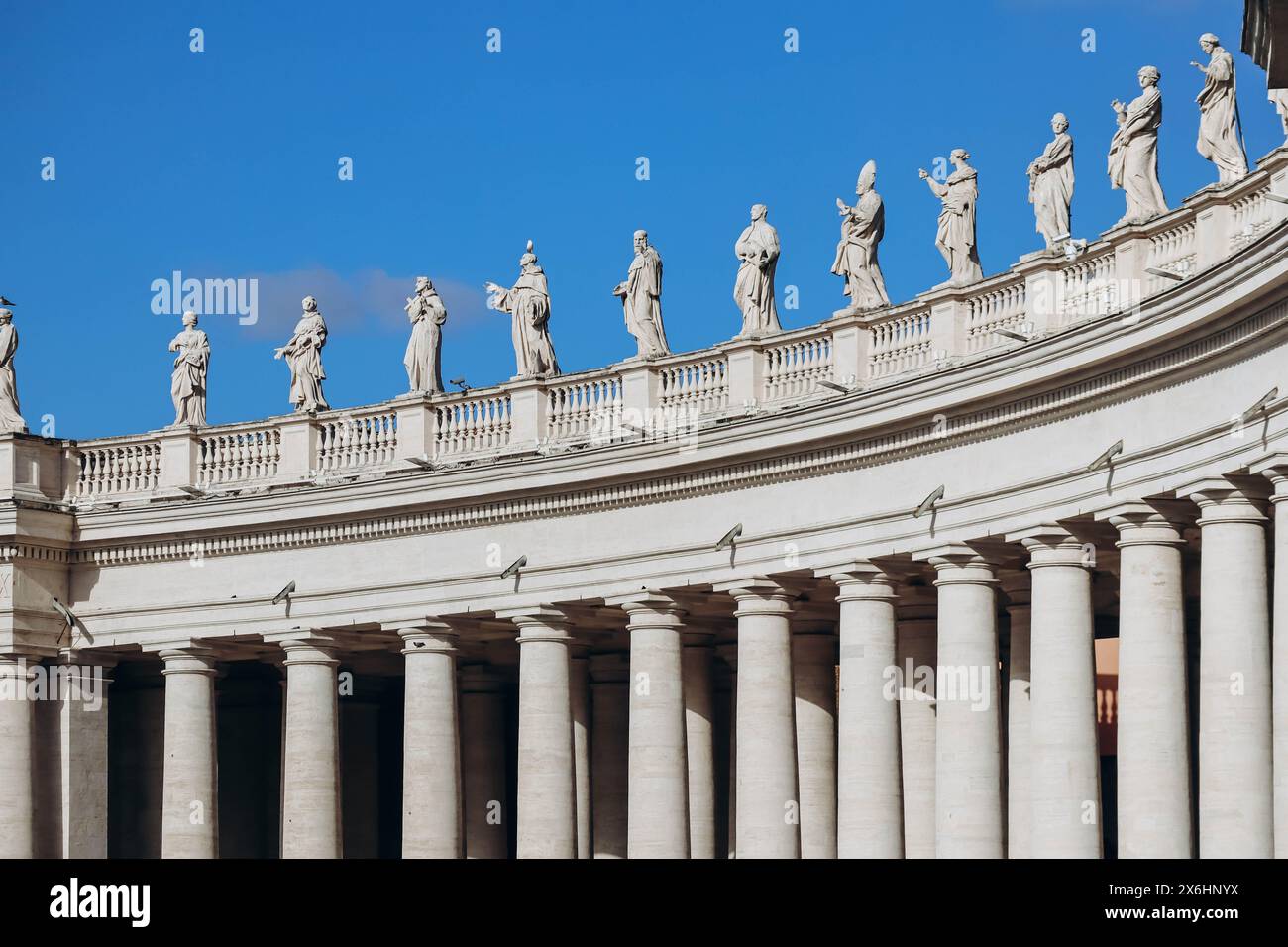 La basilique papale Saint-Pierre au Vatican, ou simplement la basilique Saint-Pierre, une église italienne de la Renaissance et du baroque située dans la Cité du Vatican Banque D'Images