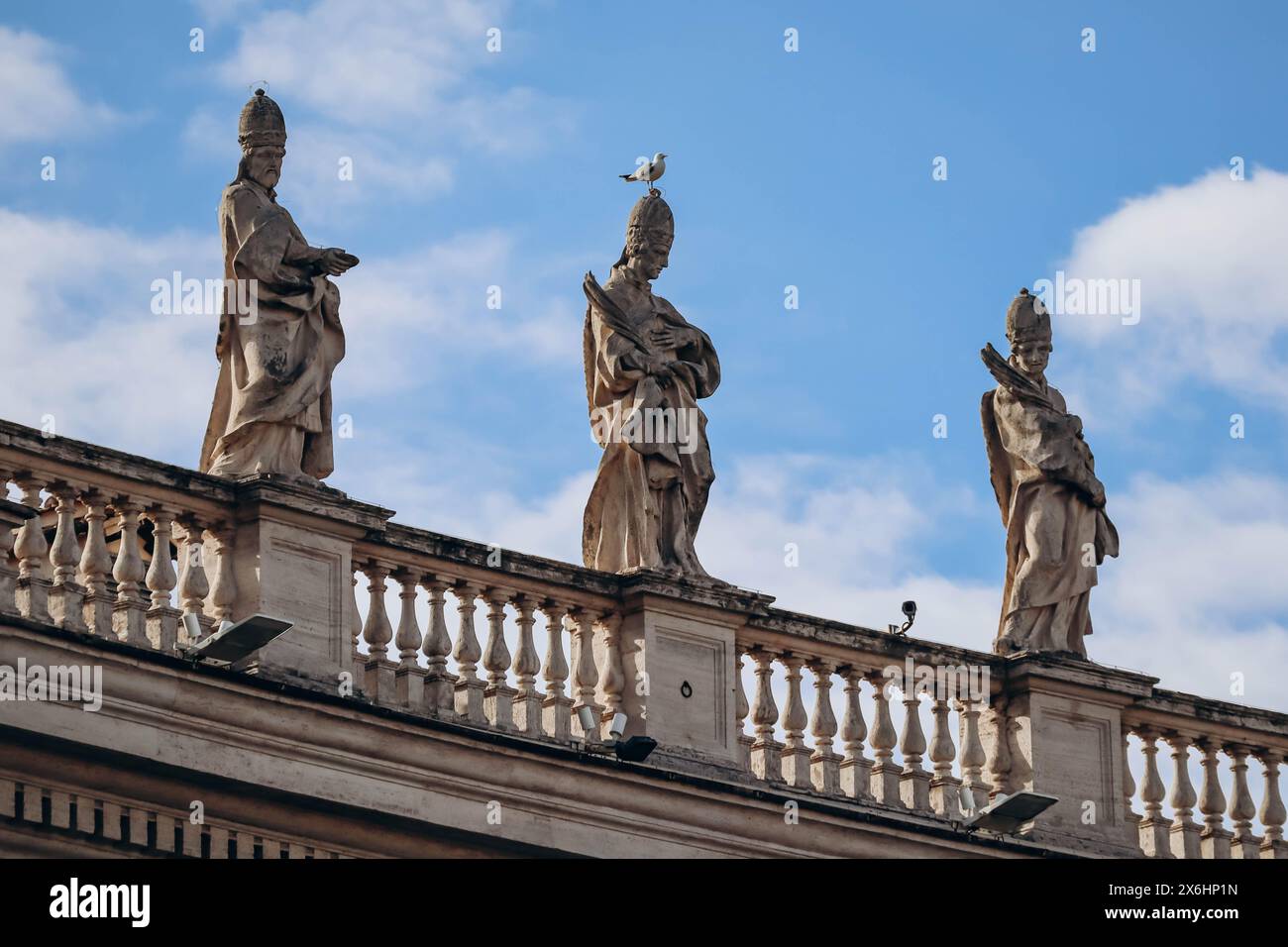 La basilique papale Saint-Pierre au Vatican, ou simplement la basilique Saint-Pierre, une église italienne de la Renaissance et du baroque située dans la Cité du Vatican Banque D'Images