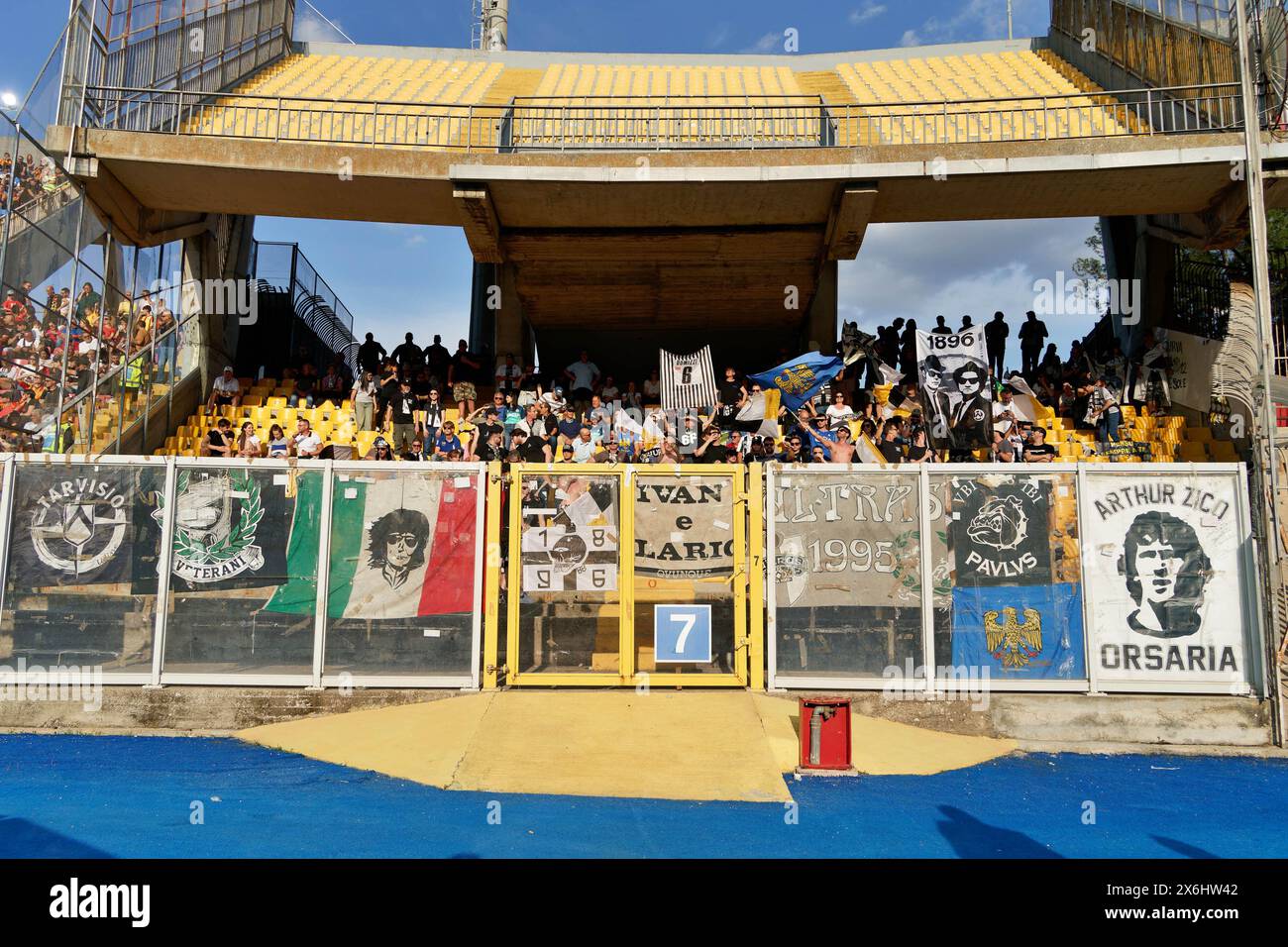 Lecce, Italie. 13 mai 2024. Supporters d'Udinese Calcio lors de l'US Lecce vs Udinese Calcio, match de football italien Serie A à Lecce, Italie, 13 mai 2024 crédit : Agence photo indépendante/Alamy Live News Banque D'Images