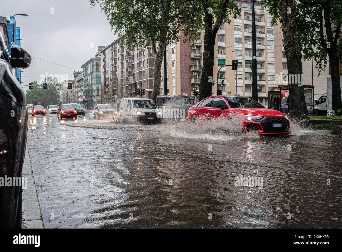 Milan, Italie. 15 mai 2024. Maltempo fuoriuscita Seveso in Viale Lunigiana incrocio via Melchiorre Gioia Milano, Italia - Cronaca Mercoledì, 15 Maggio, 2024. (Foto di Marco Ottico/Lapresse) mauvais temps Viale Lunigiana via Melchiorre Gioia Milan, Italie - Actualités mercredi 15 mai, 2024. (Photo de Marco Ottico/Lapresse) crédit : LaPresse/Alamy Live News Banque D'Images