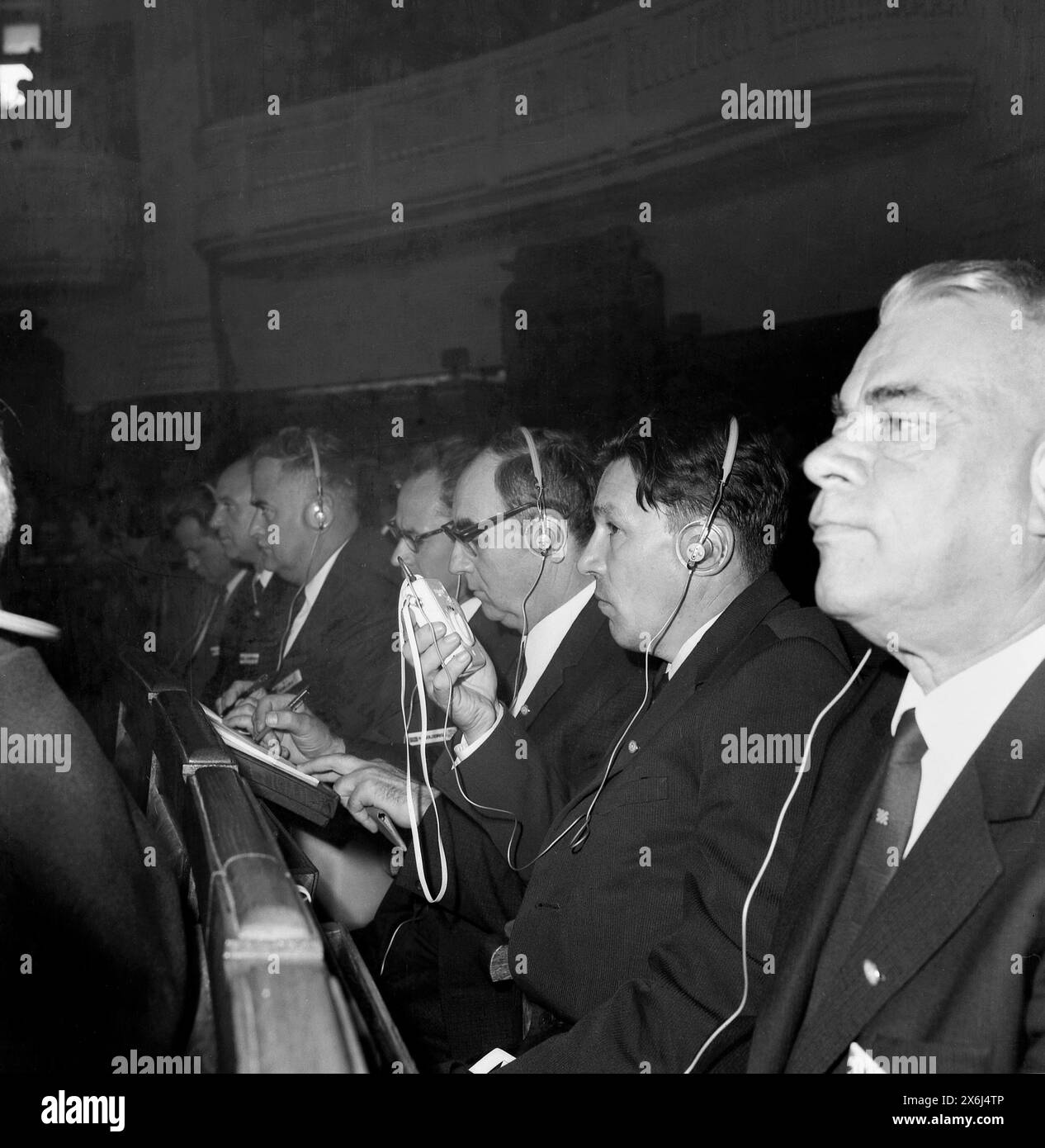 Bucarest, République socialiste de Roumanie, 1979. Participants de pays étrangers à une conférence organisée par le Parti communiste roumain. Banque D'Images