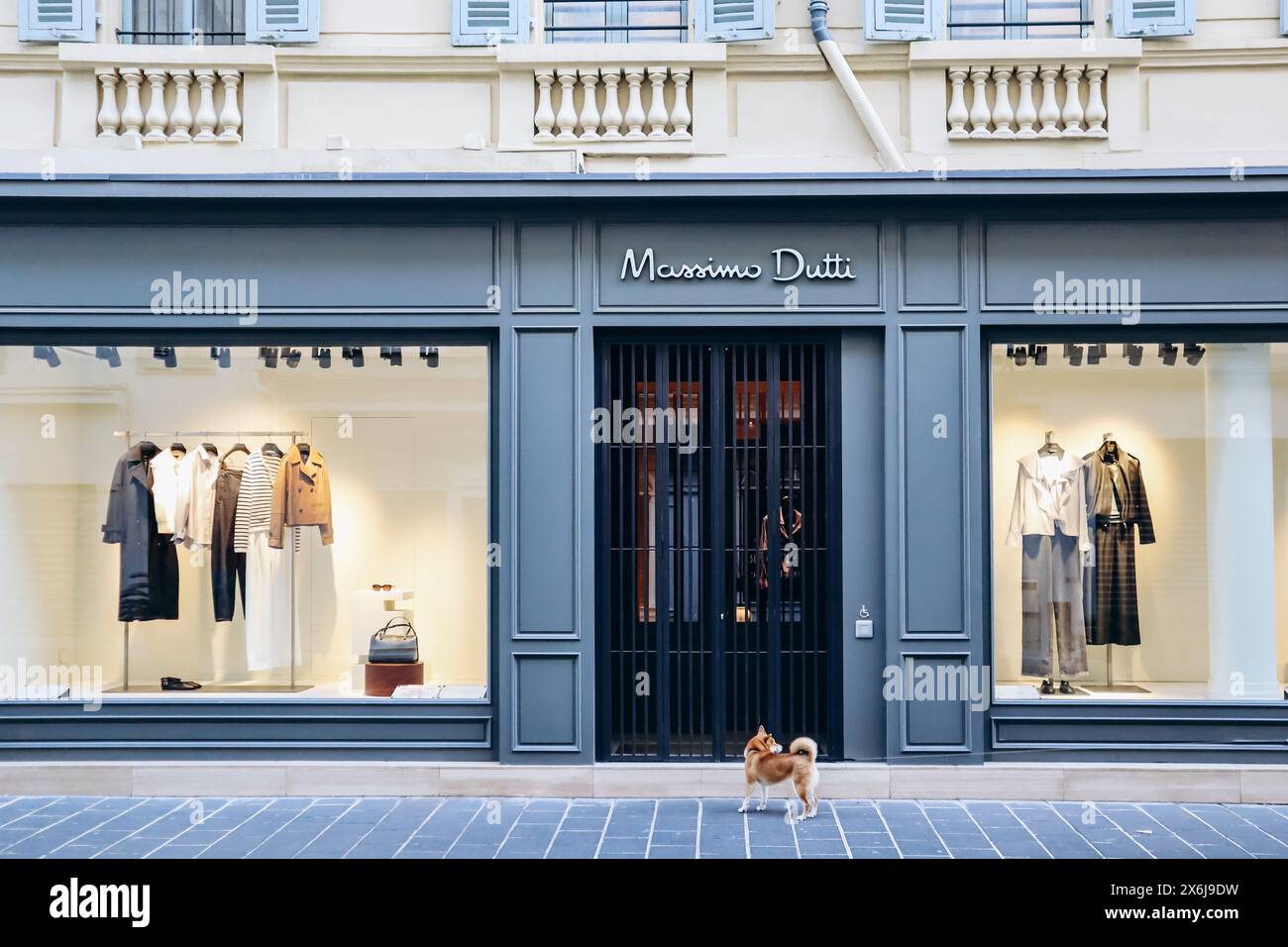 Massimo dutti france Banque de photographies et d images a haute resolution Alamy