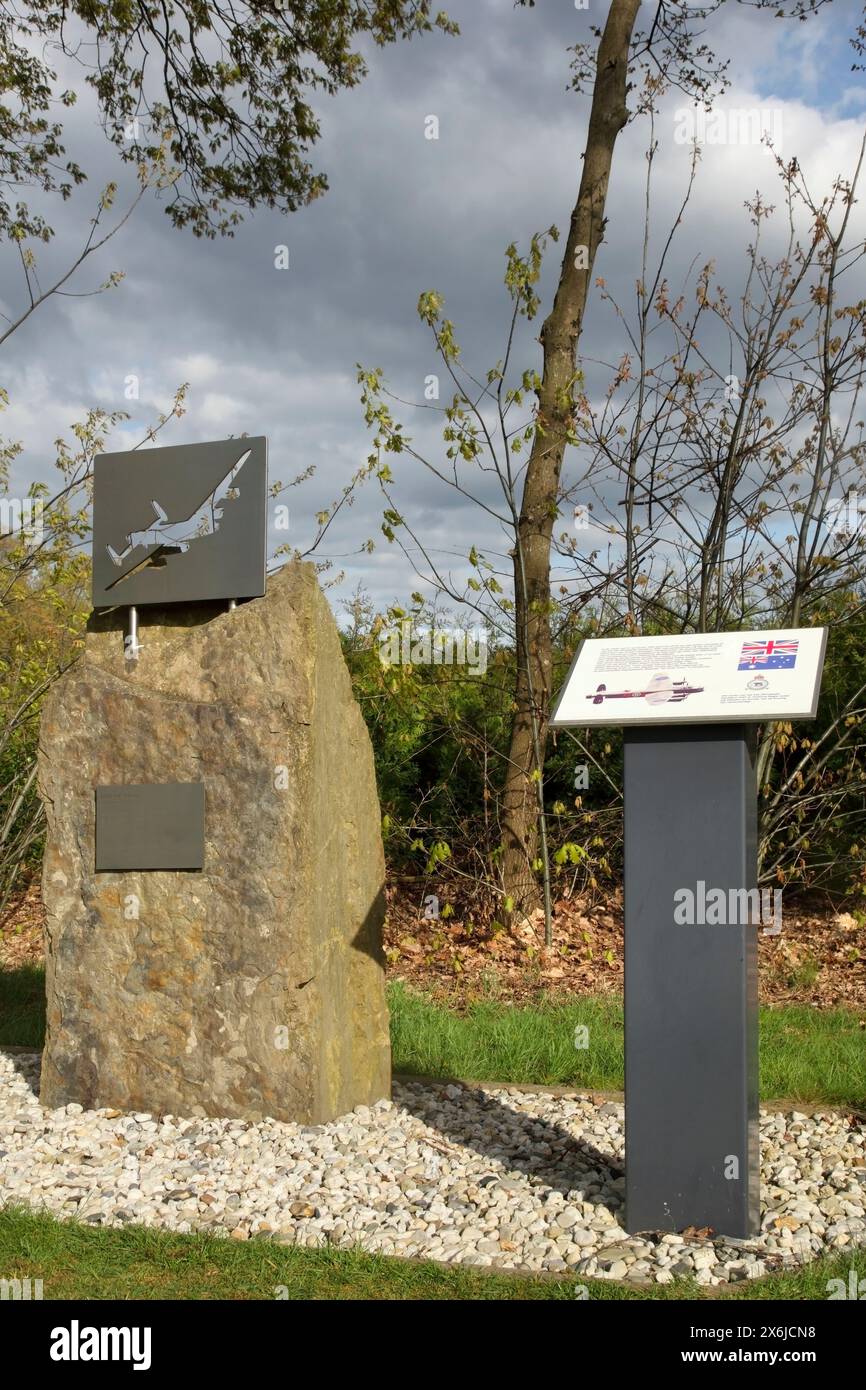 Mémorial à l'équipage d'un bombardier de la RAF 44 (Rhodésie) Squadron Lancaster, abattu près de Riethoven, pays-Bas, le 21-22/6/44. Banque D'Images