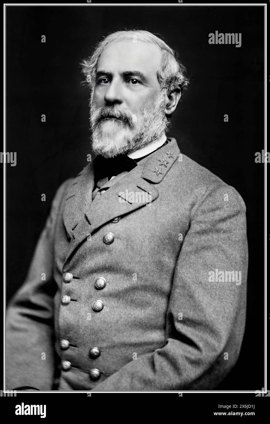 Général Robert E. Lee, officier de l'armée confédérée 1864 États-Unis--histoire--guerre de Sécession, 1861-1865 Lee, Robert E Portrait Photographs. Négatifs collodion humide. Robert Edward Lee (19 janvier 1807 – 12 octobre 1870) est un général confédéré pendant la guerre de Sécession, vers la fin de laquelle il est nommé commandant général de l'armée des États confédérés. Il dirige l'armée de Virginie du Nord - l'armée la plus puissante de la Confédération - de 1862 jusqu'à sa reddition en 1865, gagnant une réputation de tacticien habile. Banque D'Images