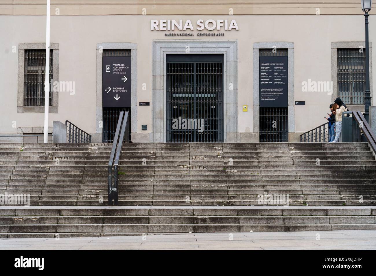 Madrid, Espagne. 11 février 2024 - entrée du musée Reina Sofia Banque D'Images