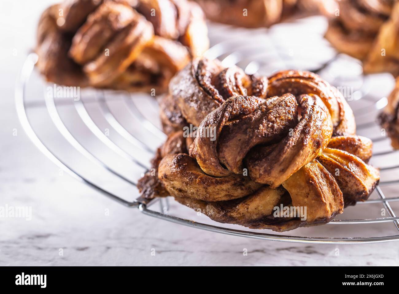 Nœuds de caramel et cannelle Banque D'Images