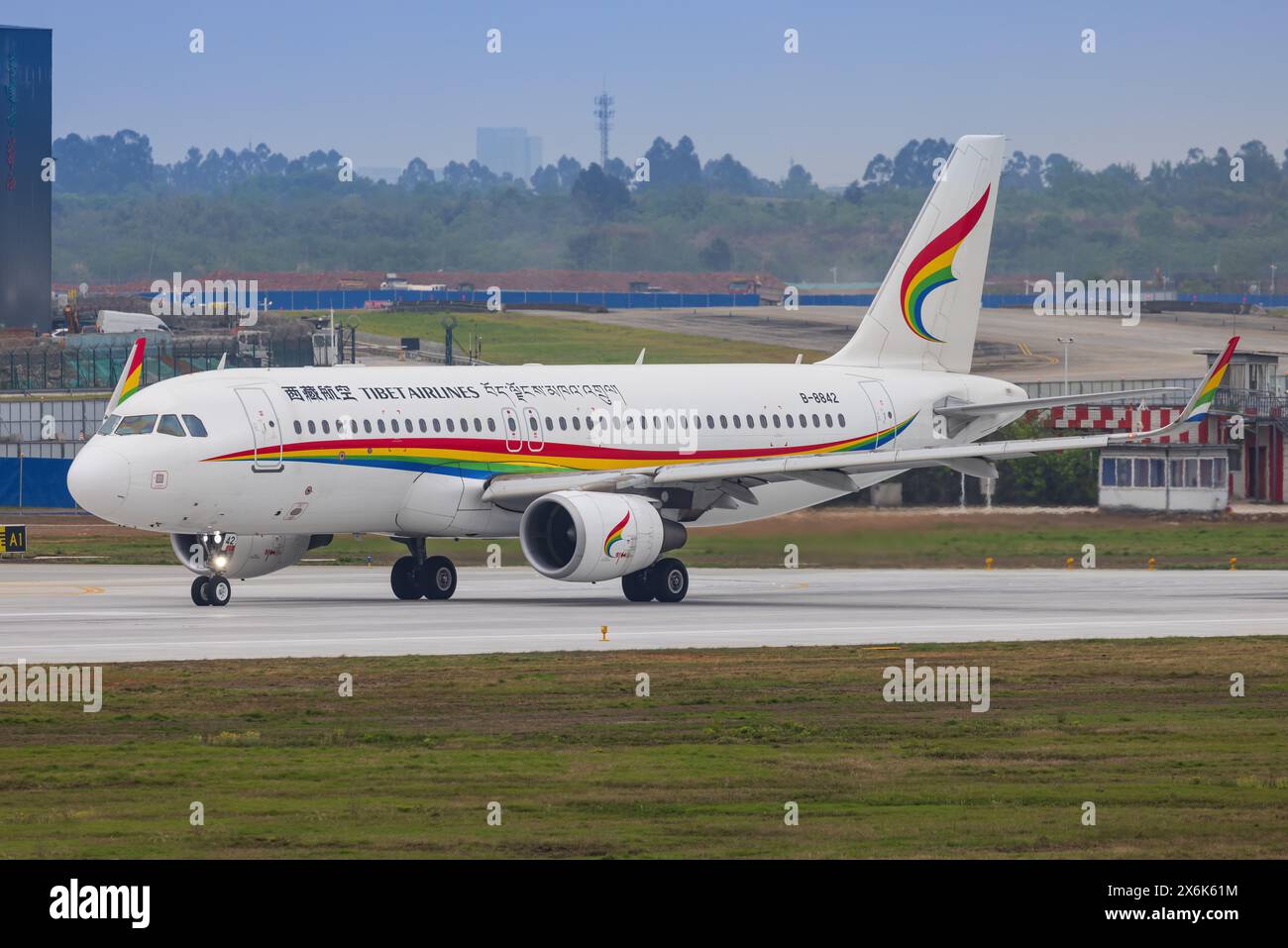 Chengdu, 9 avril 2024 : Airbus A320, avions Tibet, à l'aéroport de Chengdu Tianfu Banque D'Images