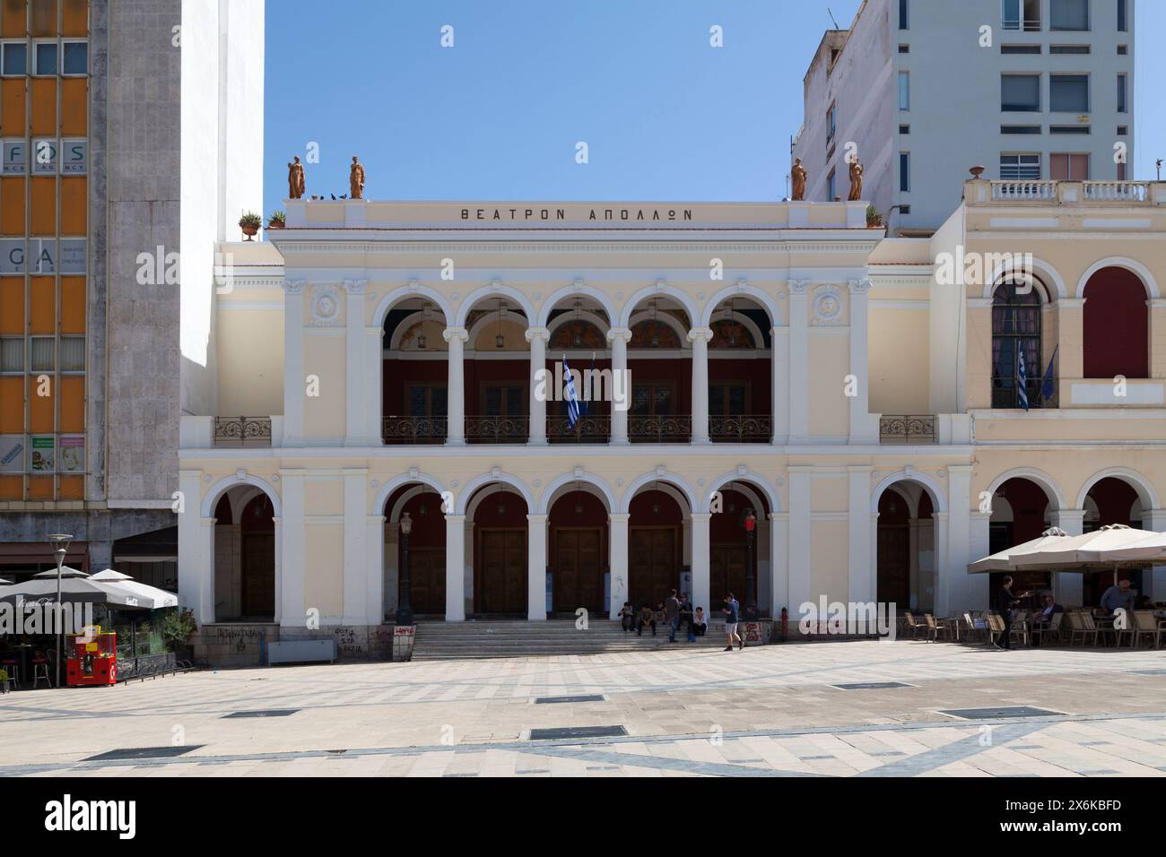 Patras, Grèce - avril 27 2019 : le Théâtre Apollon (grec : θέατρο 'Απόλλων) est un théâtre conçu par le célèbre architecte allemand Ernst Ziller en 1872 Banque D'Images