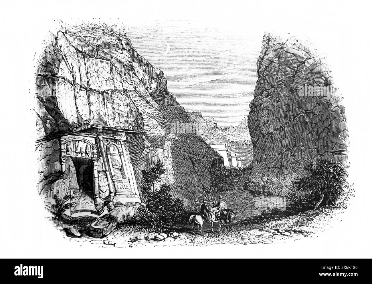 Gravure sur bois de Rock Valley à Pétra avec entrée à un tombeau et les vestiges de l'amphithéâtre au loin dans la famille illustrée du XIXe siècle Banque D'Images